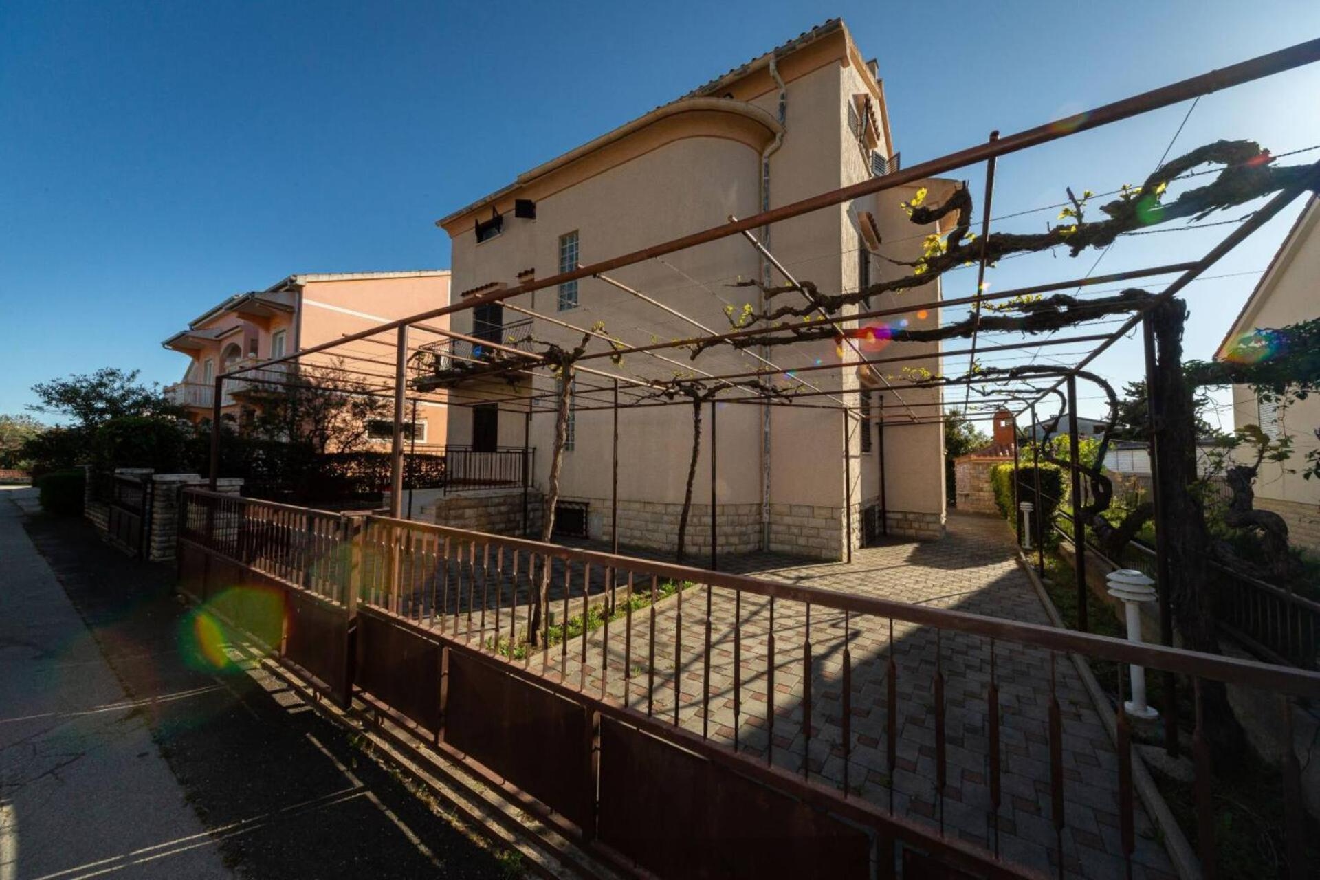 Three Bedroom Apartment In Biograd บีโอกราดนาโมรู ภายนอก รูปภาพ