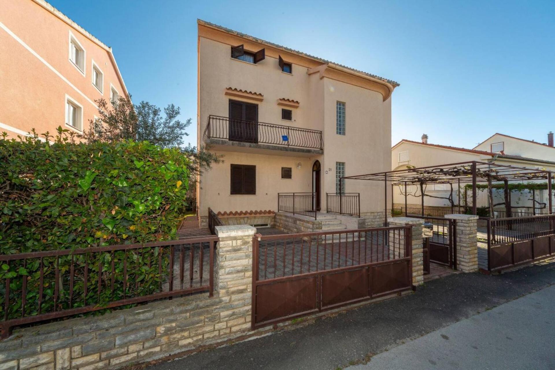 Three Bedroom Apartment In Biograd บีโอกราดนาโมรู ภายนอก รูปภาพ
