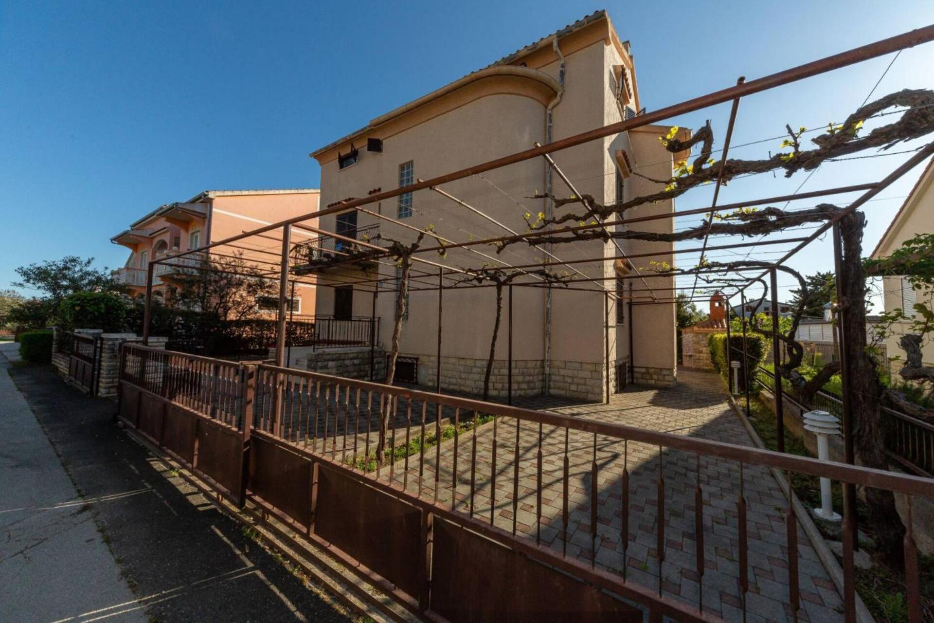 Three Bedroom Apartment In Biograd บีโอกราดนาโมรู ภายนอก รูปภาพ